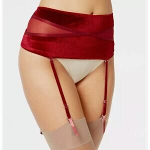 Maidenform Extra Sexy Velvet Garter Belt Red Large NWT